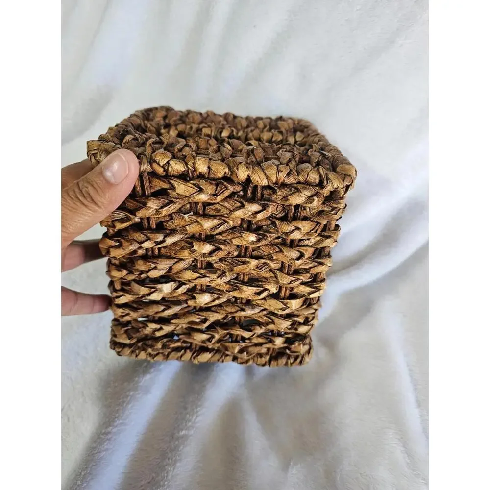 N/A woven wicker
